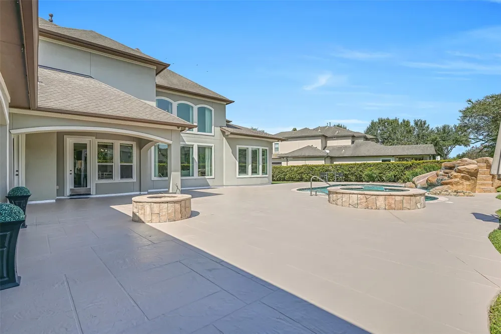 2316 Durango Bend Lane Friendswood, TX 77546