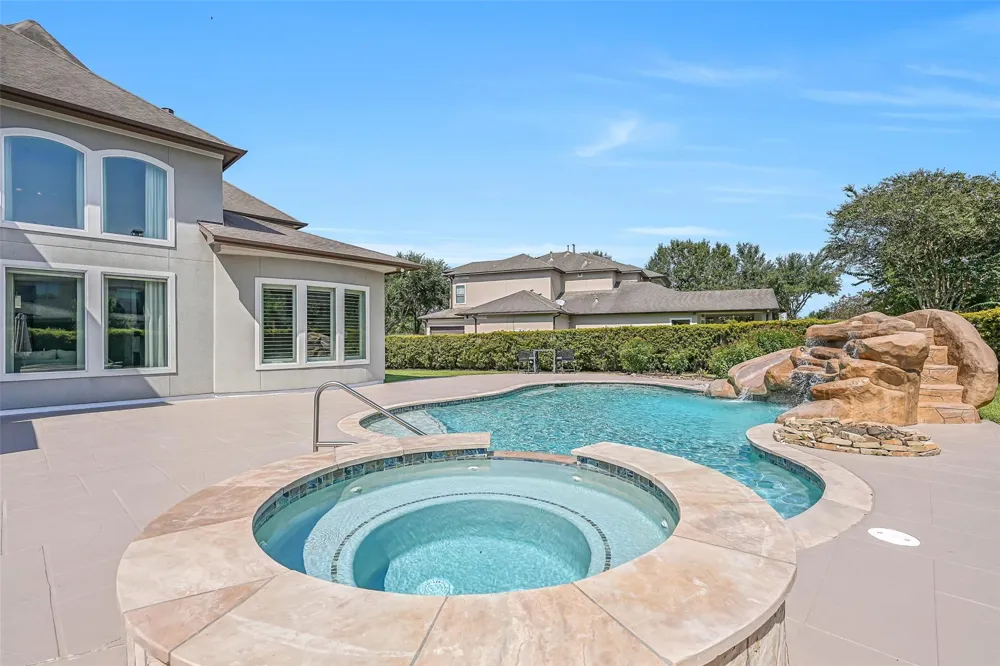 2316 Durango Bend Lane Friendswood, TX 77546