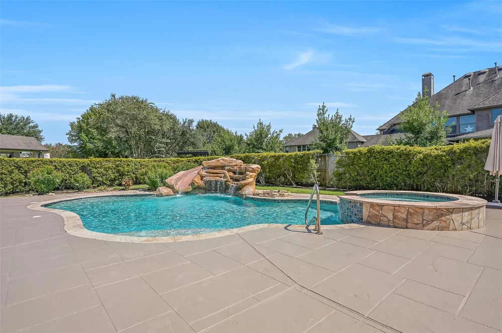 2316 Durango Bend Lane Friendswood, TX 77546