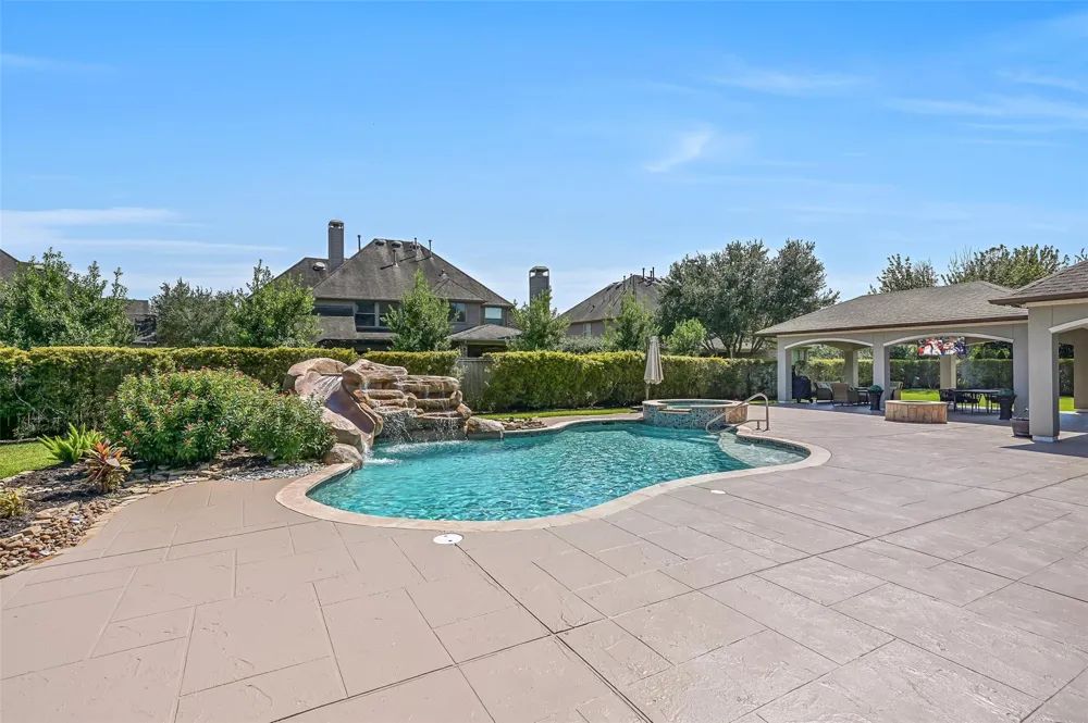 2316 Durango Bend Lane Friendswood, TX 77546