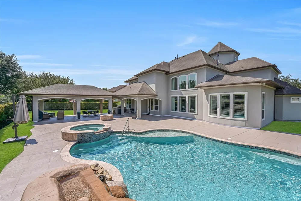 2316 Durango Bend Lane Friendswood, TX 77546