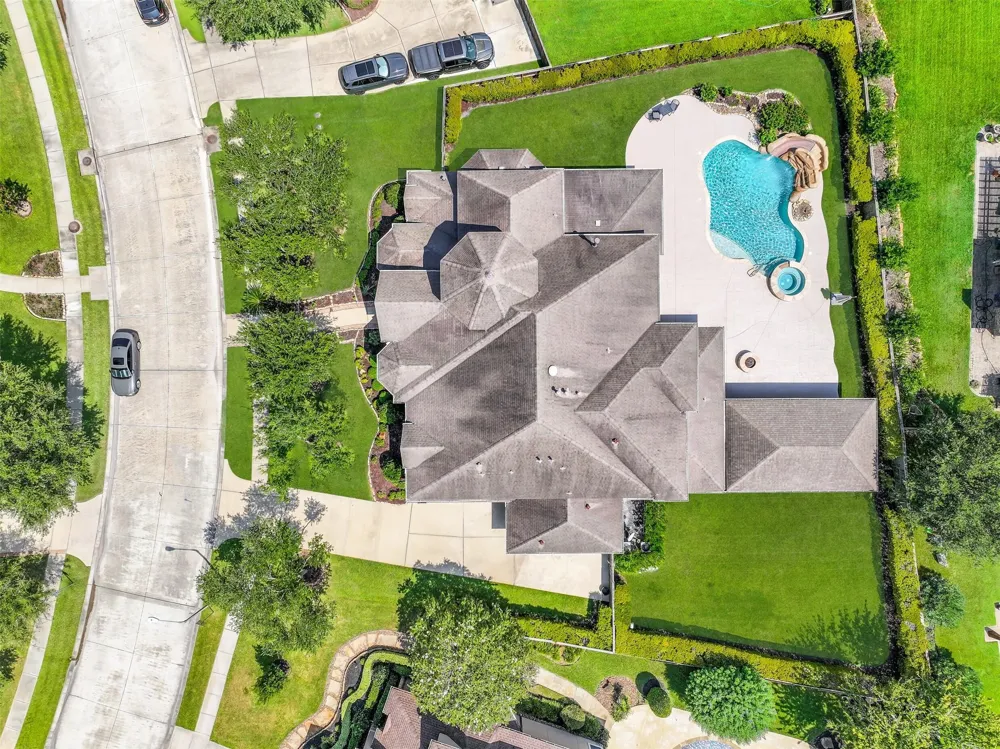2316 Durango Bend Lane Friendswood, TX 77546