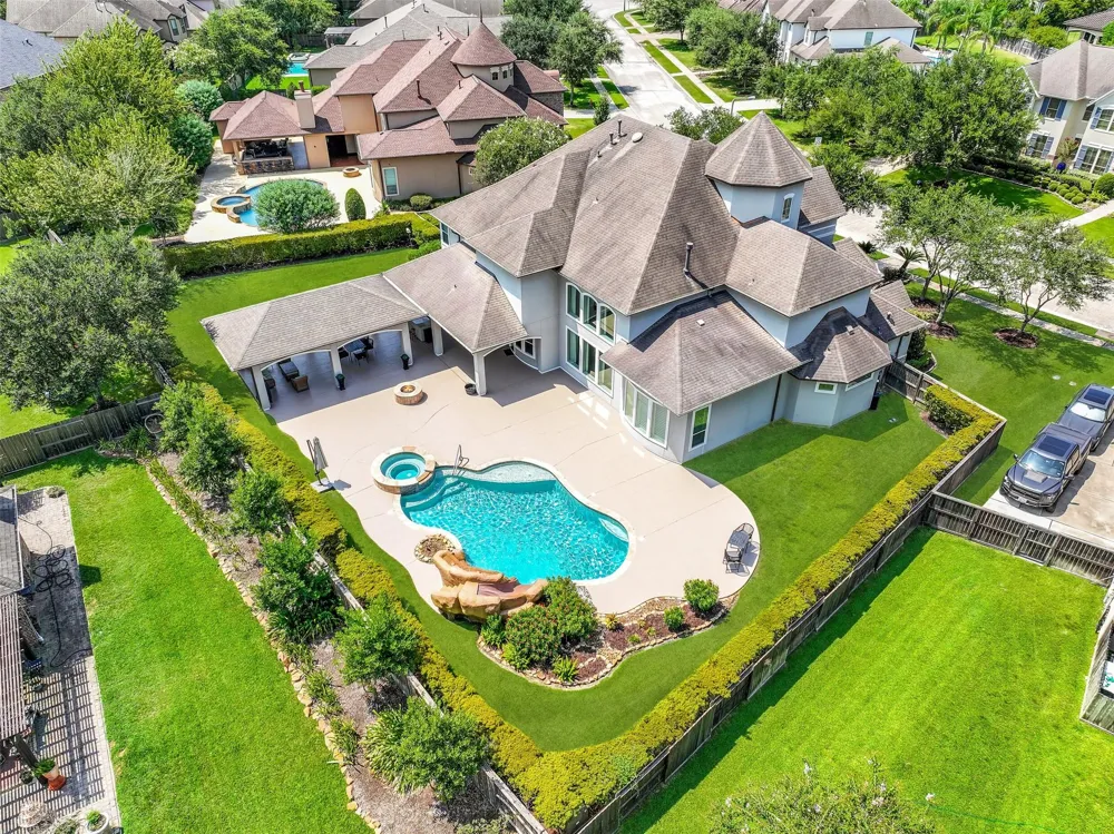 2316 Durango Bend Lane Friendswood, TX 77546