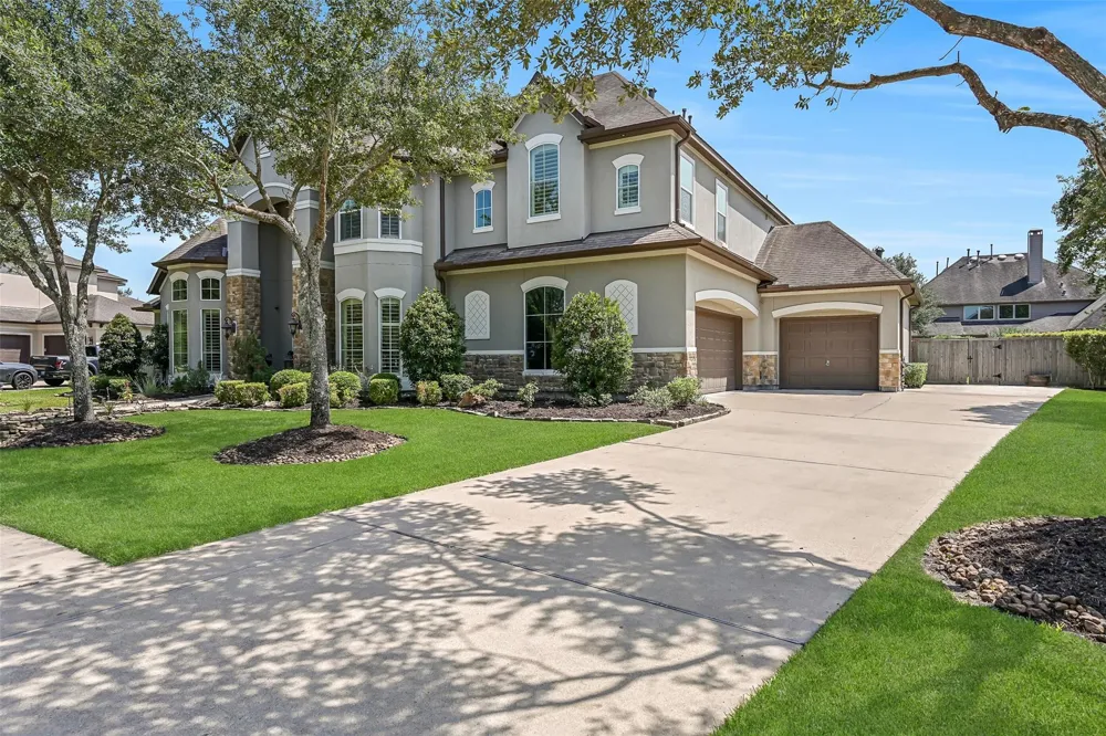 2316 Durango Bend Lane Friendswood, TX 77546