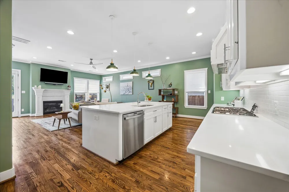 924 Alexander Street Houston, TX 77008