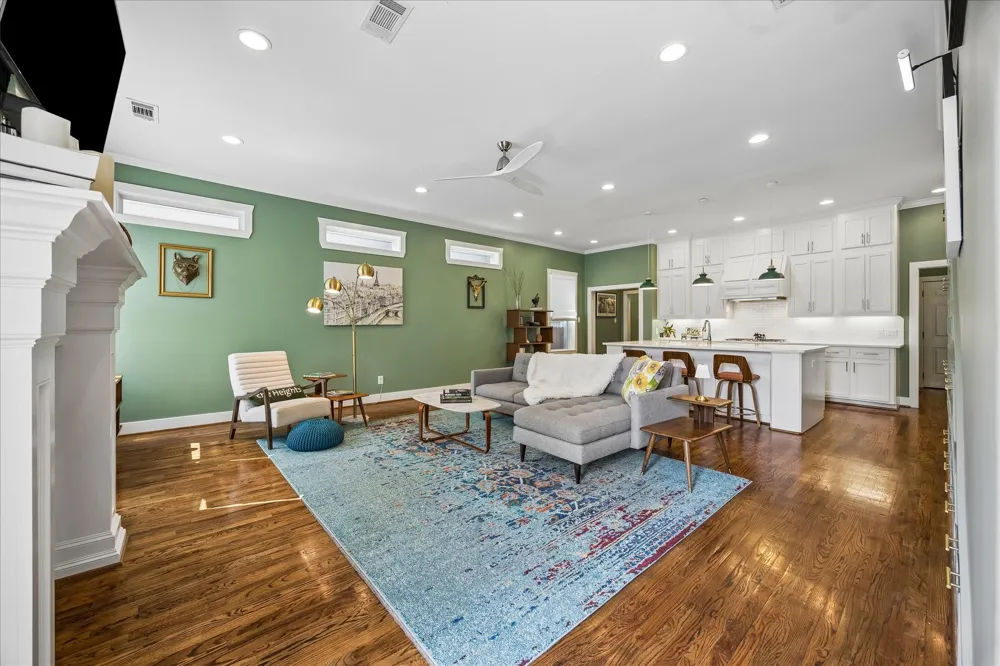 924 Alexander Street Houston, TX 77008