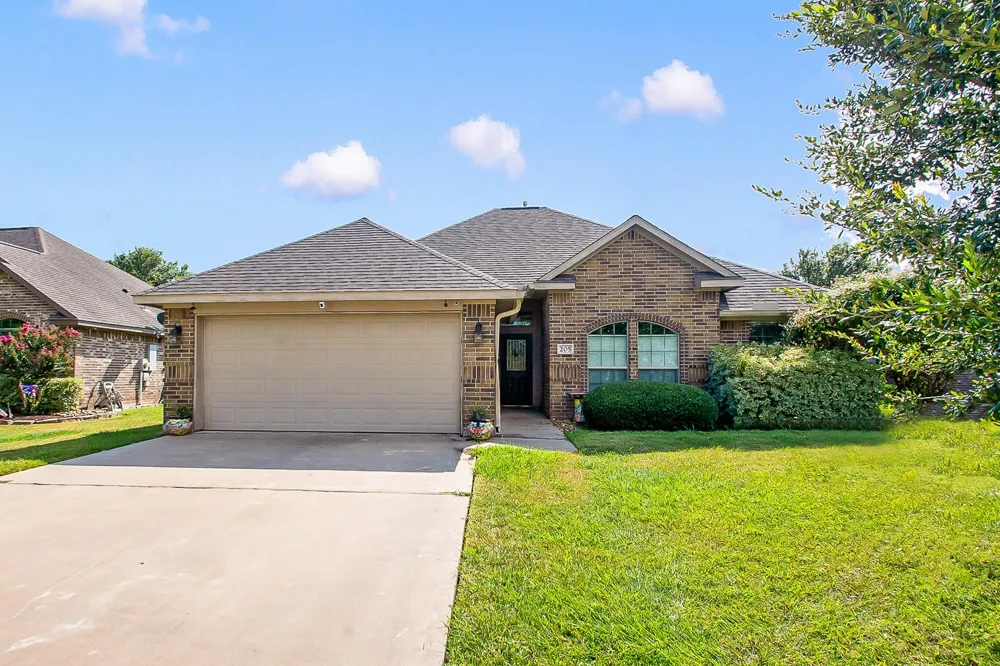 205 Poppy Street Lake Jackson, TX 77566