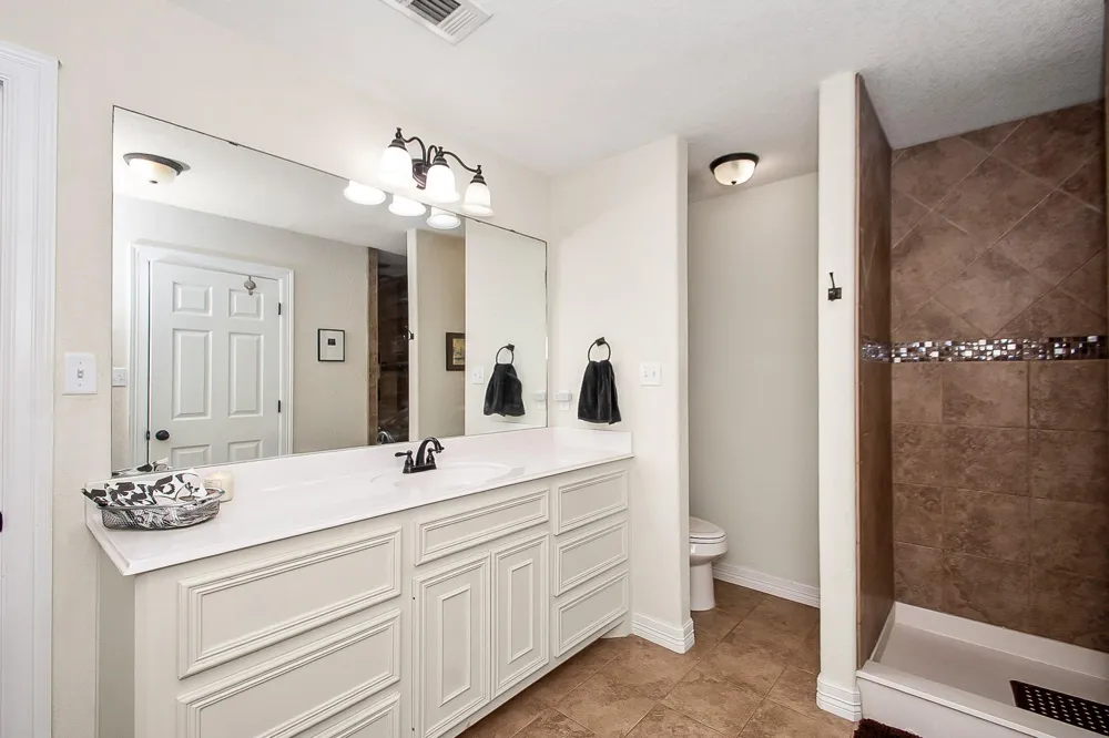 205 Poppy Street Lake Jackson, TX 77566