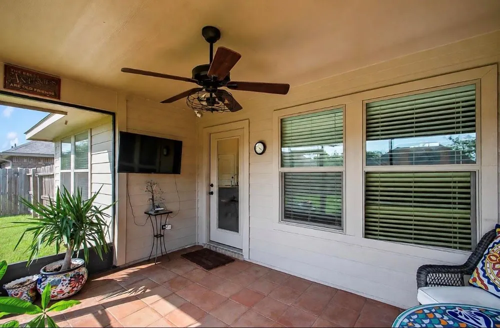 205 Poppy Street Lake Jackson, TX 77566