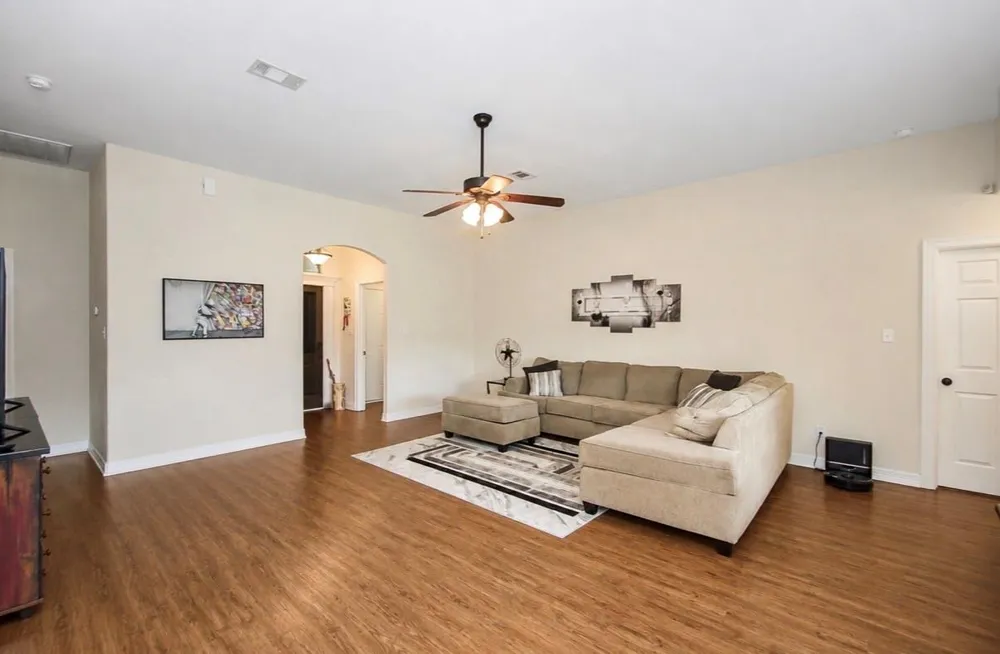 205 Poppy Street Lake Jackson, TX 77566