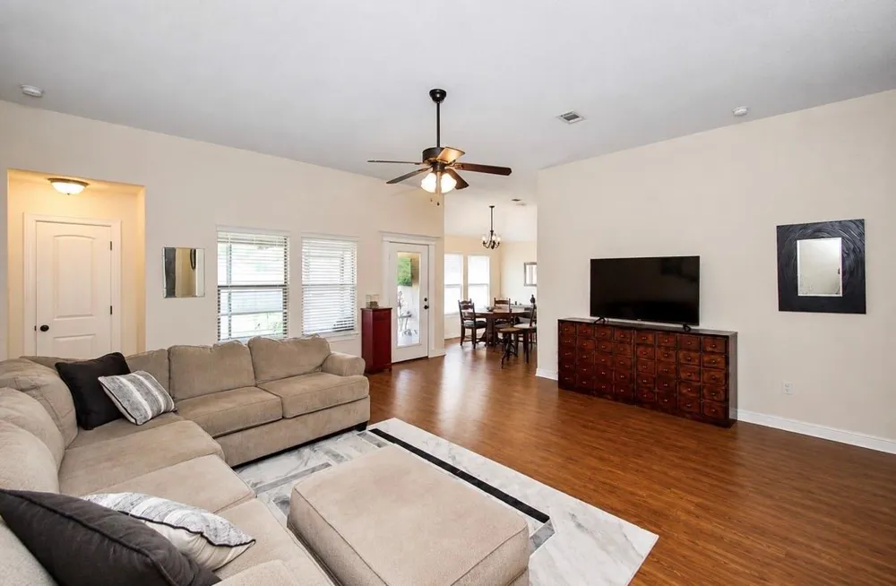 205 Poppy Street Lake Jackson, TX 77566