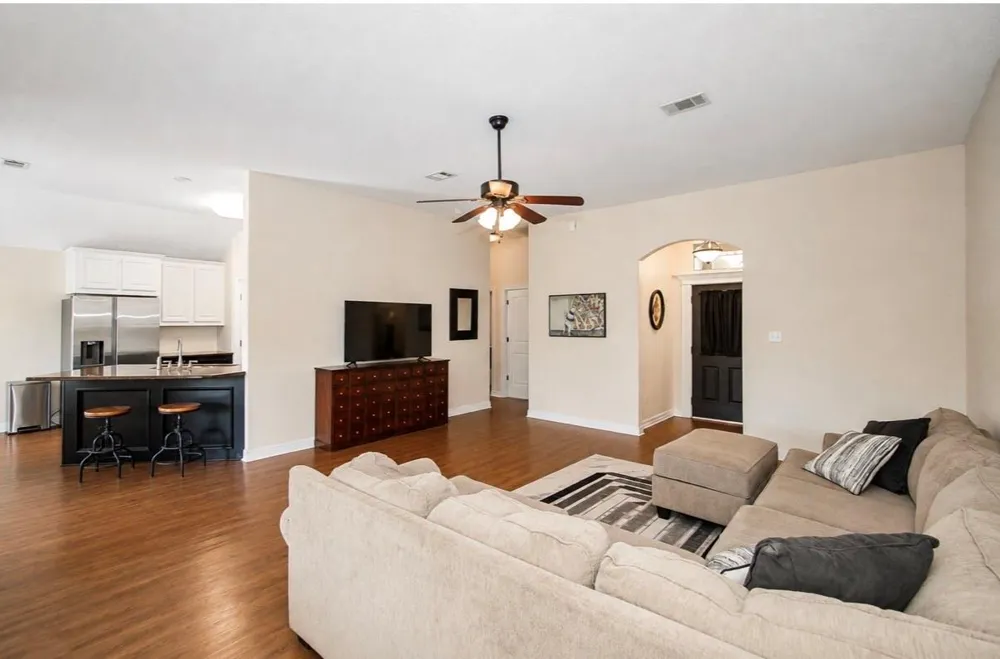 205 Poppy Street Lake Jackson, TX 77566