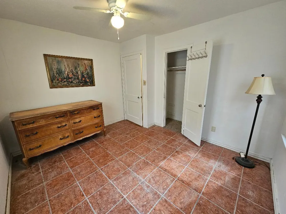 1013 W Snyder Street Alvin, TX 77511