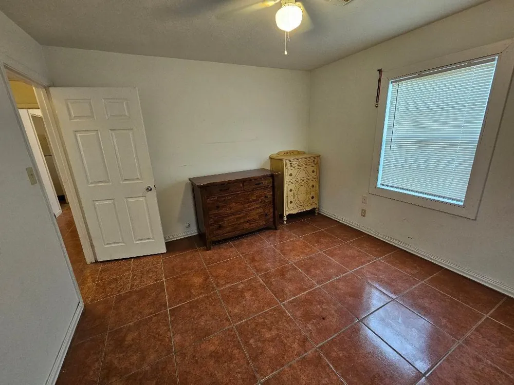 1013 W Snyder Street Alvin, TX 77511