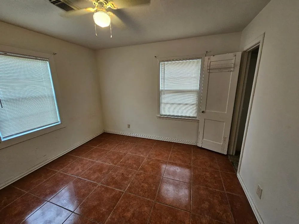 1013 W Snyder Street Alvin, TX 77511