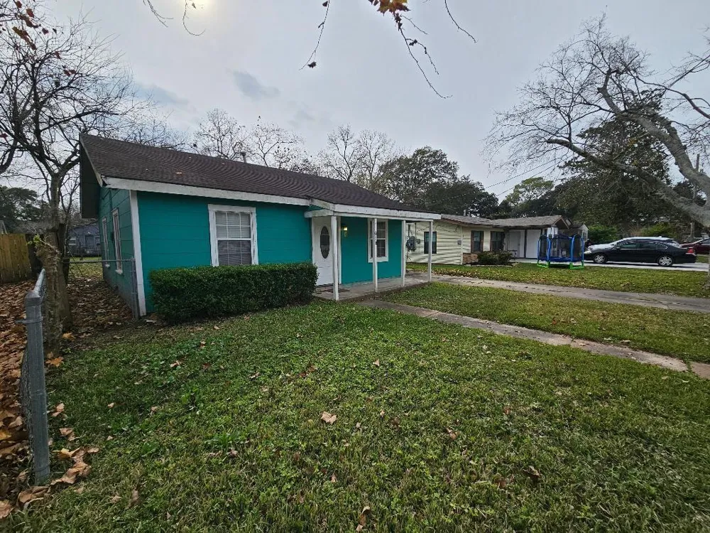 1013 W Snyder Street Alvin, TX 77511