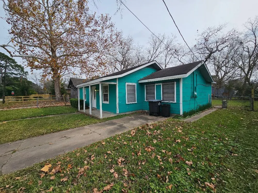 1013 W Snyder Street Alvin, TX 77511