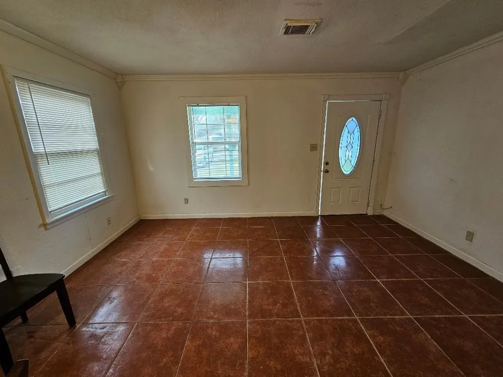 1013 W Snyder Street Alvin, TX 77511