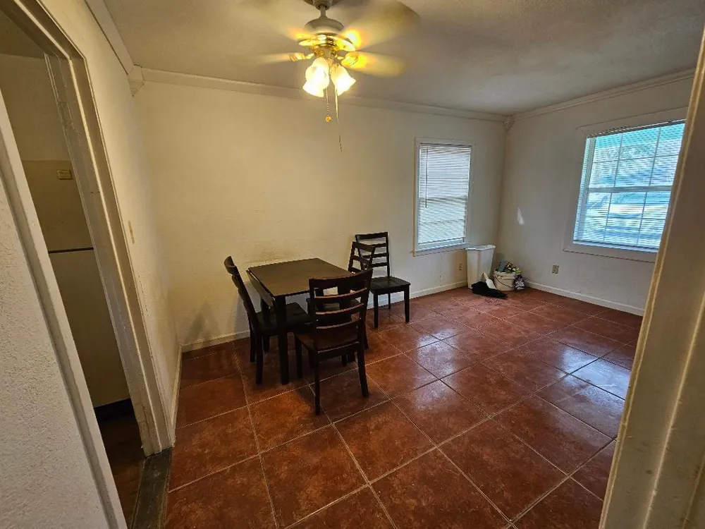1013 W Snyder Street Alvin, TX 77511