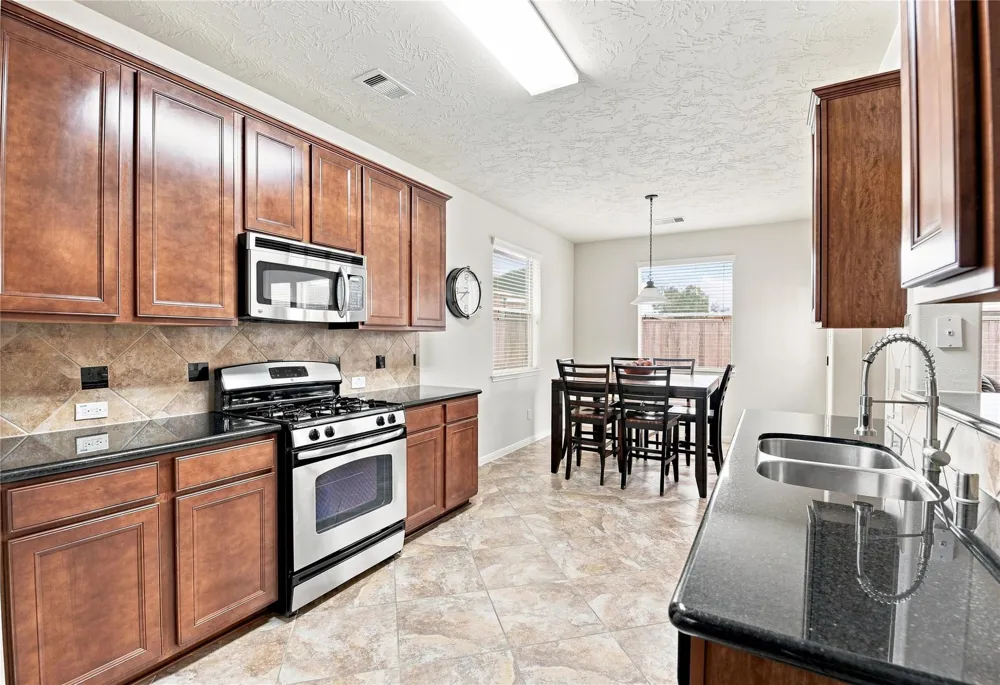 4601 Meadow Way Drive Deer Park, TX 77536