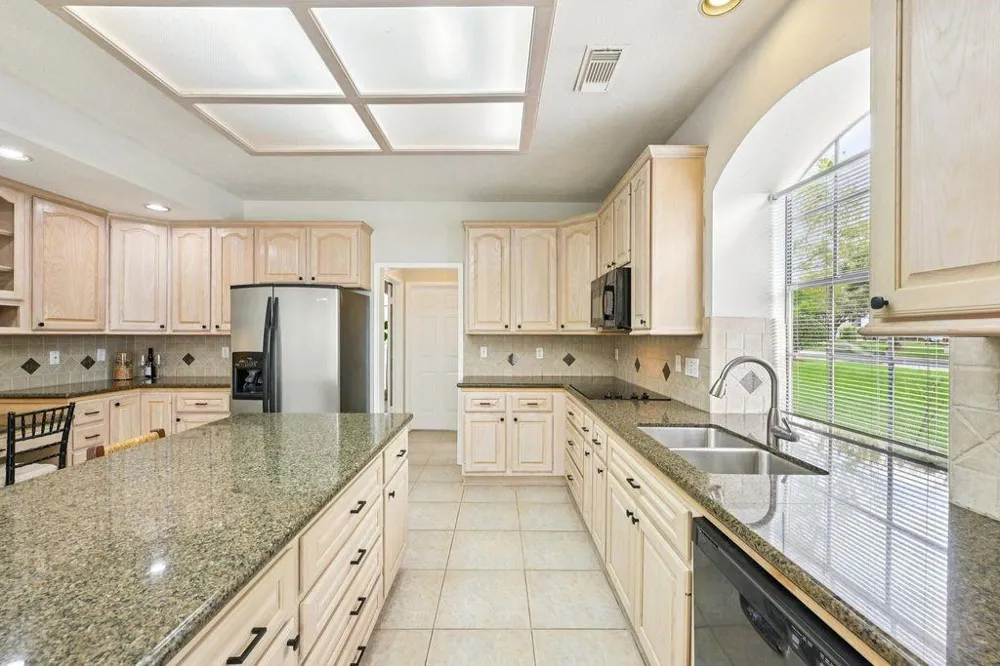 2202 Castle Bay Drive League City, TX 77573