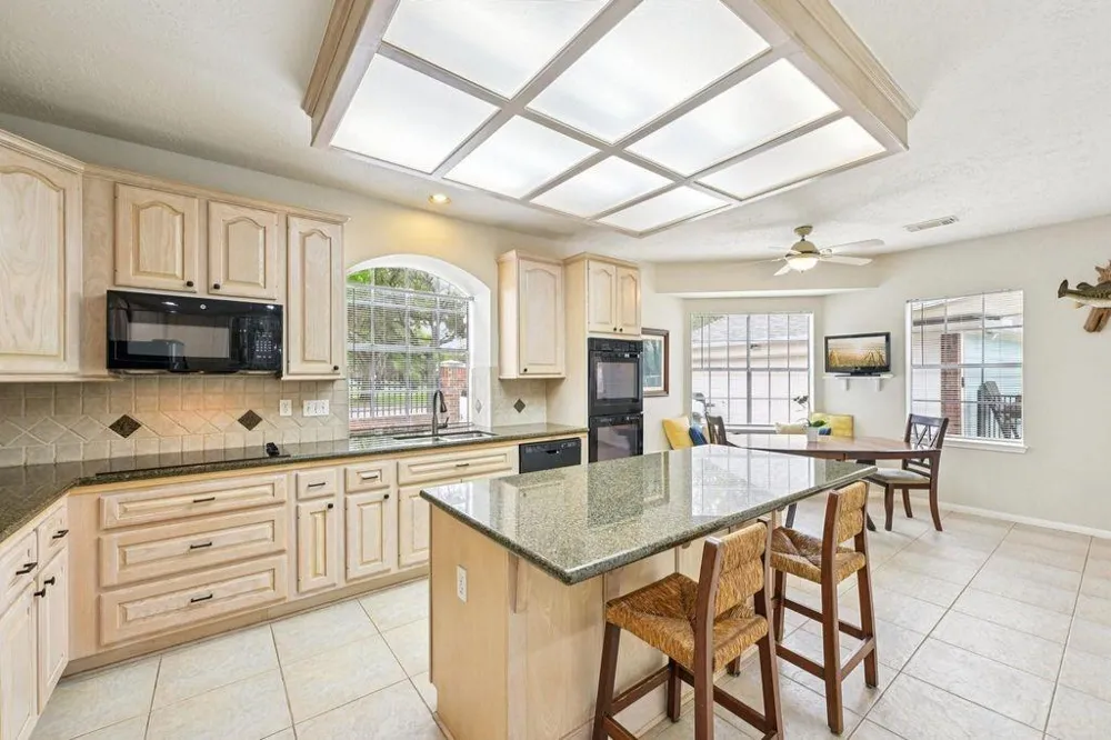 2202 Castle Bay Drive League City, TX 77573