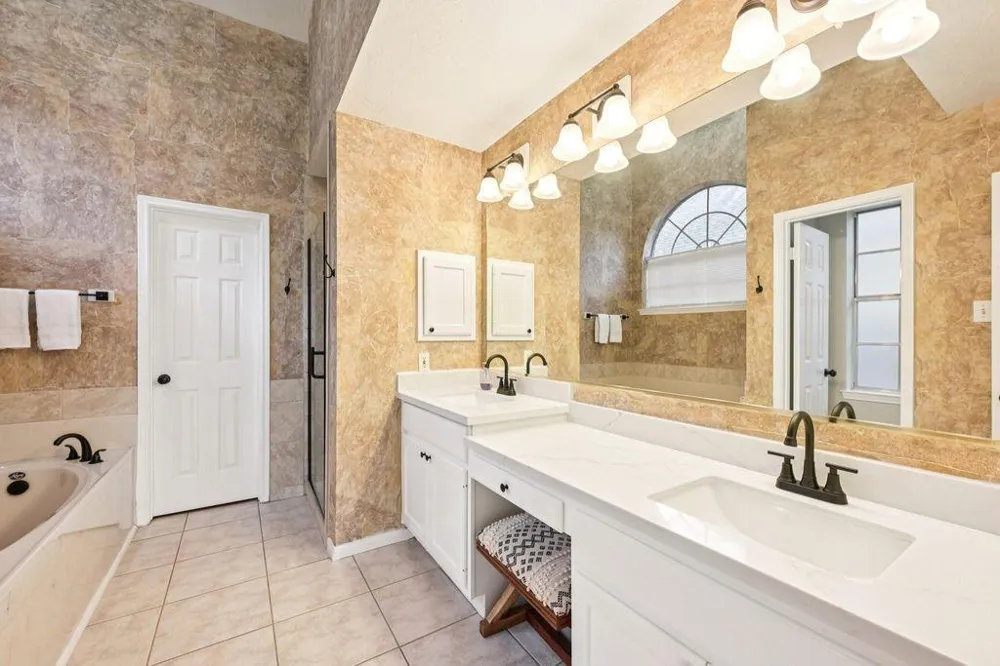 2202 Castle Bay Drive League City, TX 77573