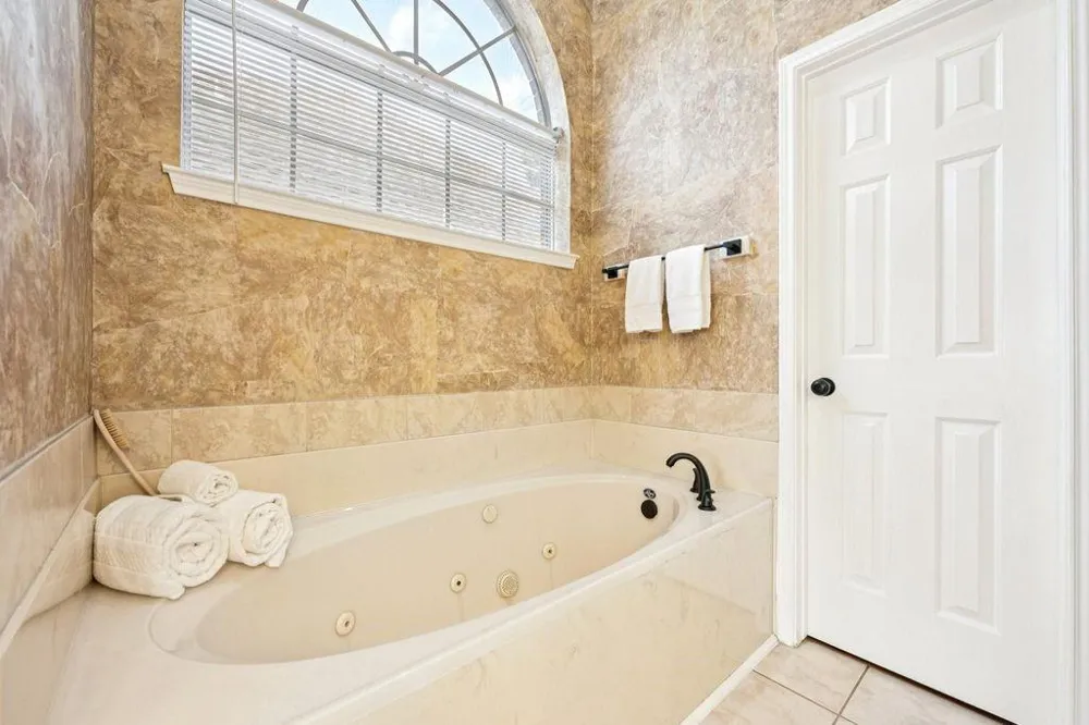 2202 Castle Bay Drive League City, TX 77573