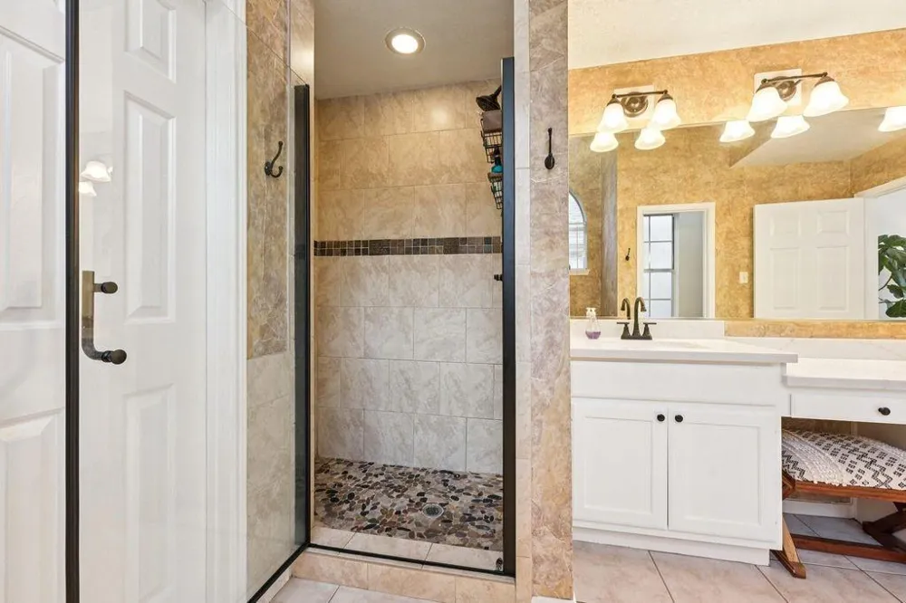 2202 Castle Bay Drive League City, TX 77573