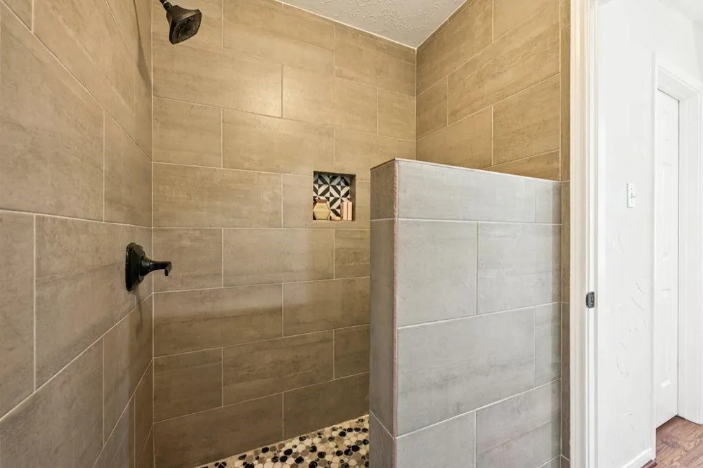 2202 Castle Bay Drive League City, TX 77573