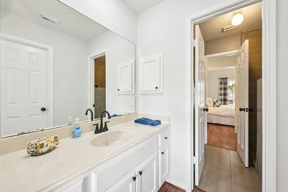 2202 Castle Bay Drive League City, TX 77573