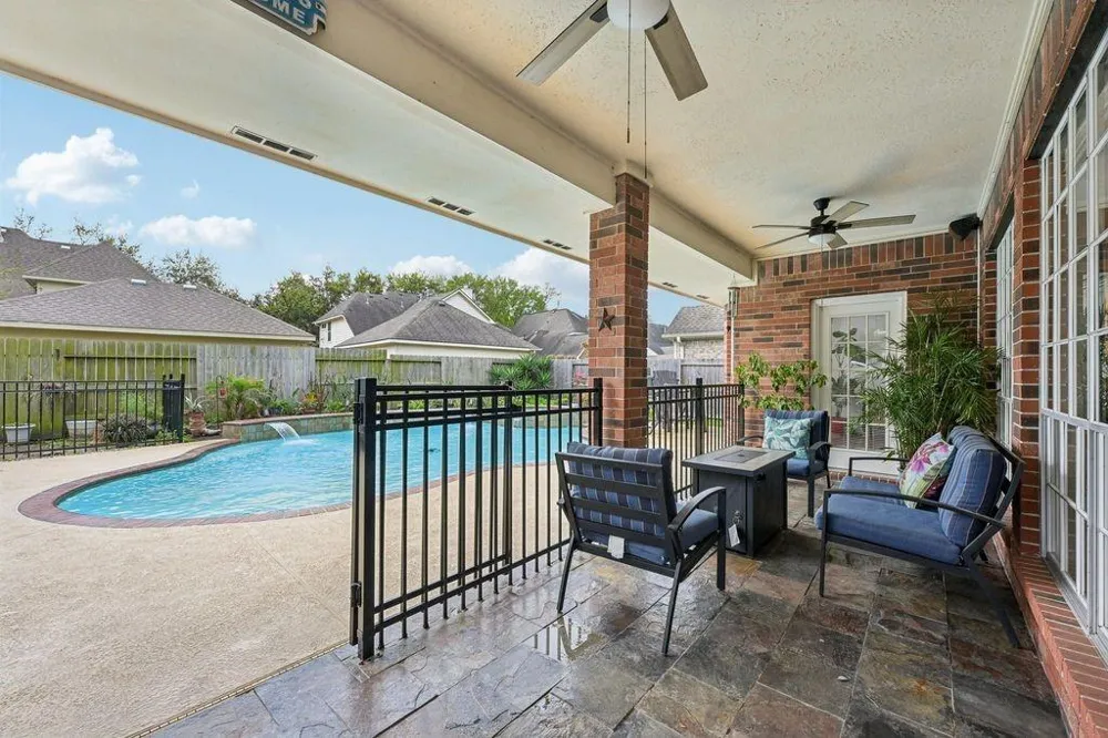 2202 Castle Bay Drive League City, TX 77573