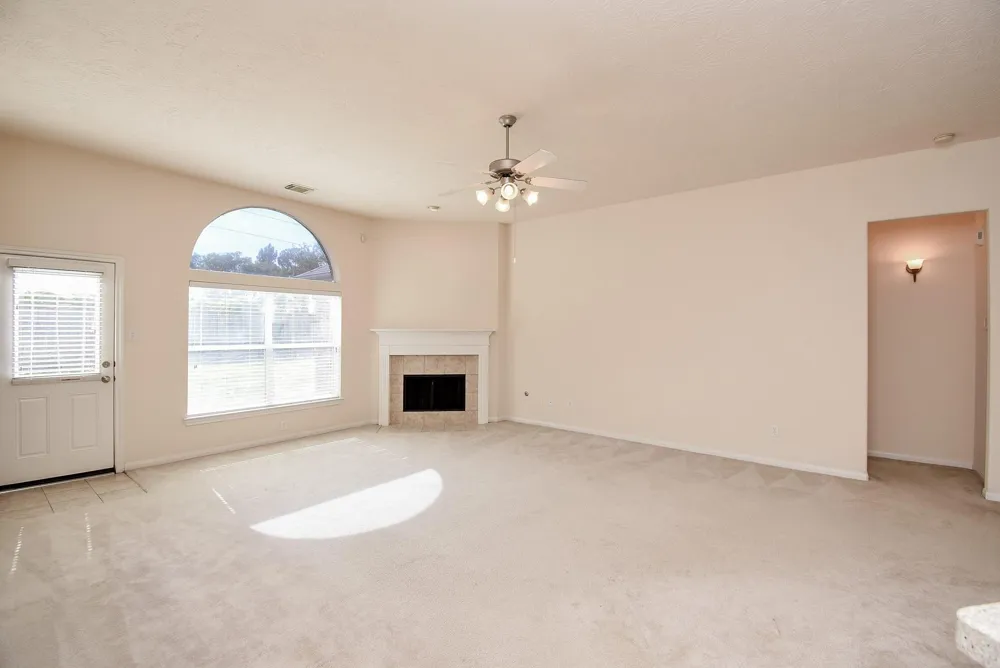 10727 Gilford Crest Drive Spring, TX 77379