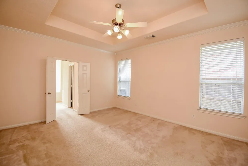 10727 Gilford Crest Drive Spring, TX 77379