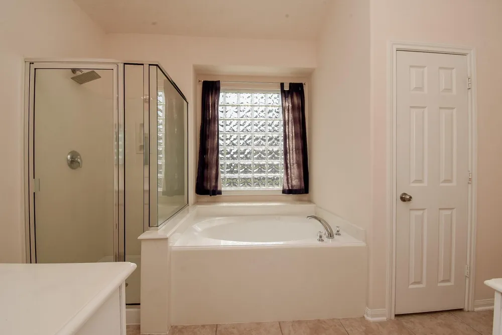 10727 Gilford Crest Drive Spring, TX 77379