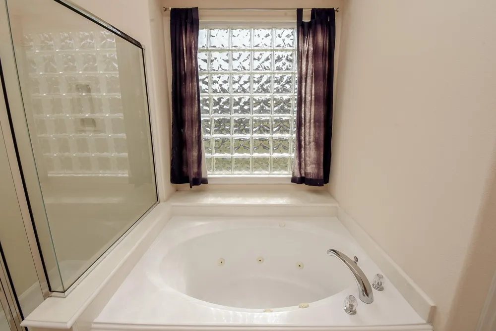 10727 Gilford Crest Drive Spring, TX 77379