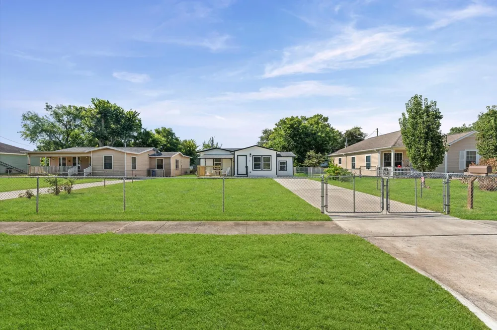 509 17th Avenue Texas City, TX 77590