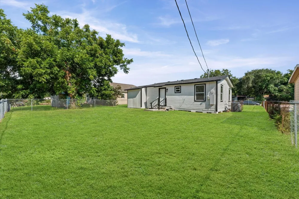 509 17th Avenue Texas City, TX 77590