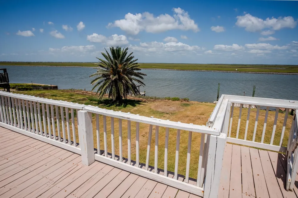 2037 County Road 230 Sargent, TX 77414