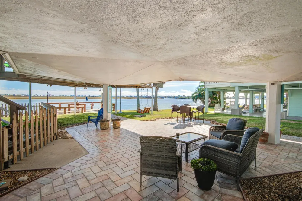83 Dolphin Lane Freeport, TX 77541