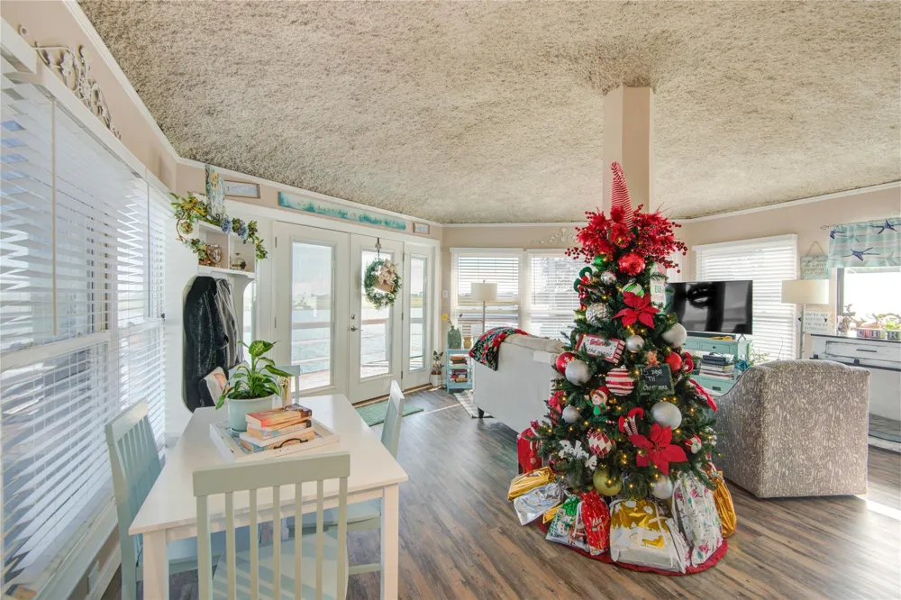83 Dolphin Lane Freeport, TX 77541