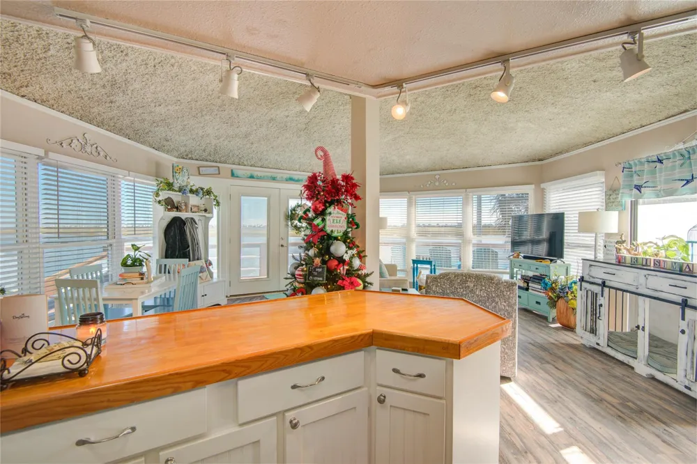 83 Dolphin Lane Freeport, TX 77541
