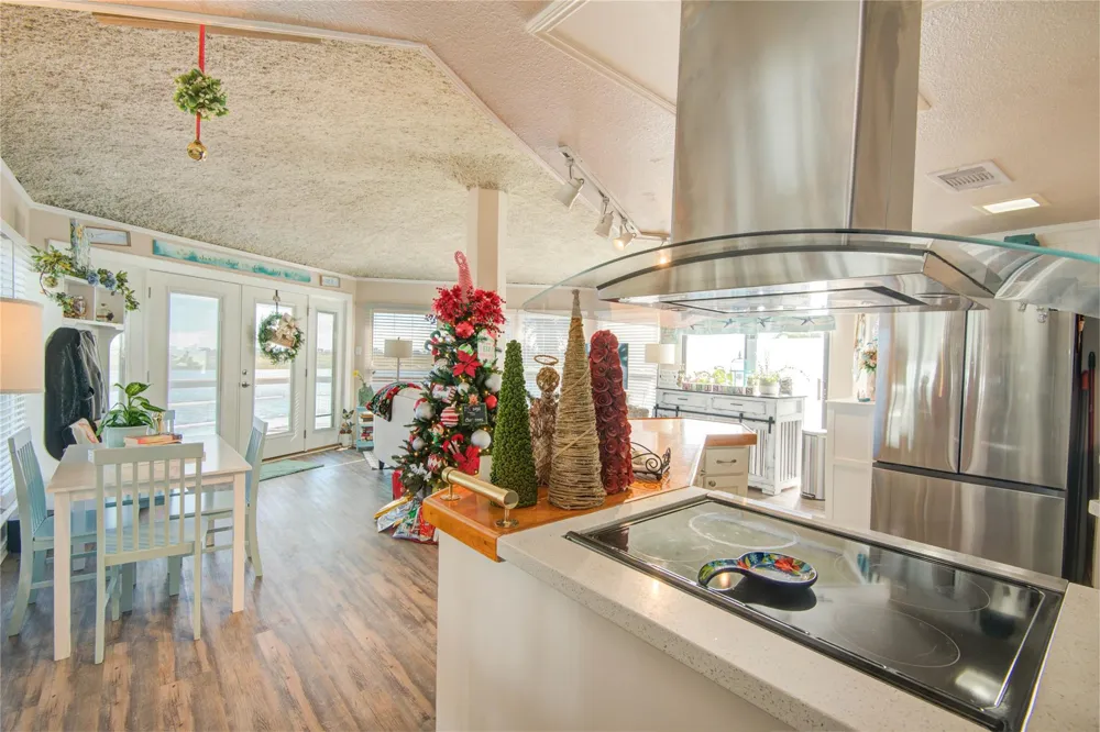 83 Dolphin Lane Freeport, TX 77541