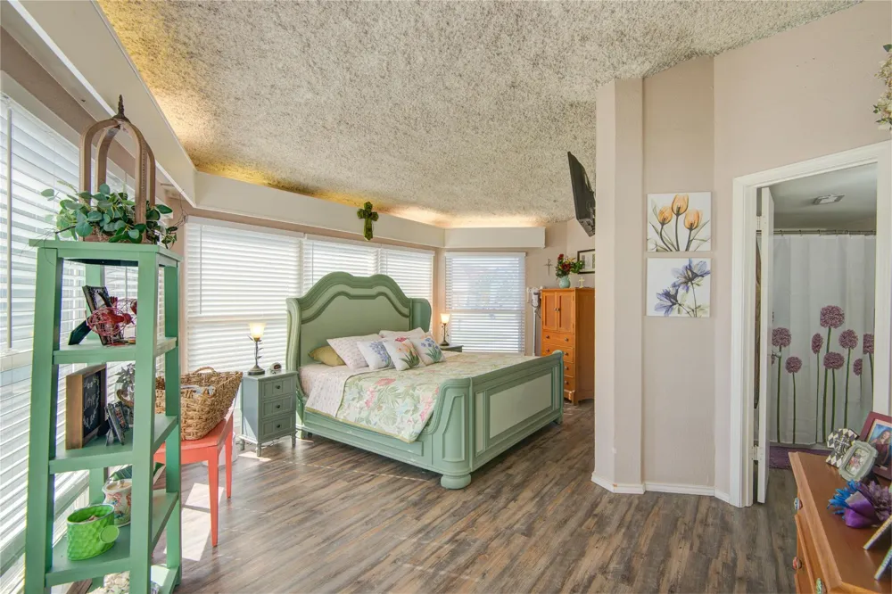 83 Dolphin Lane Freeport, TX 77541