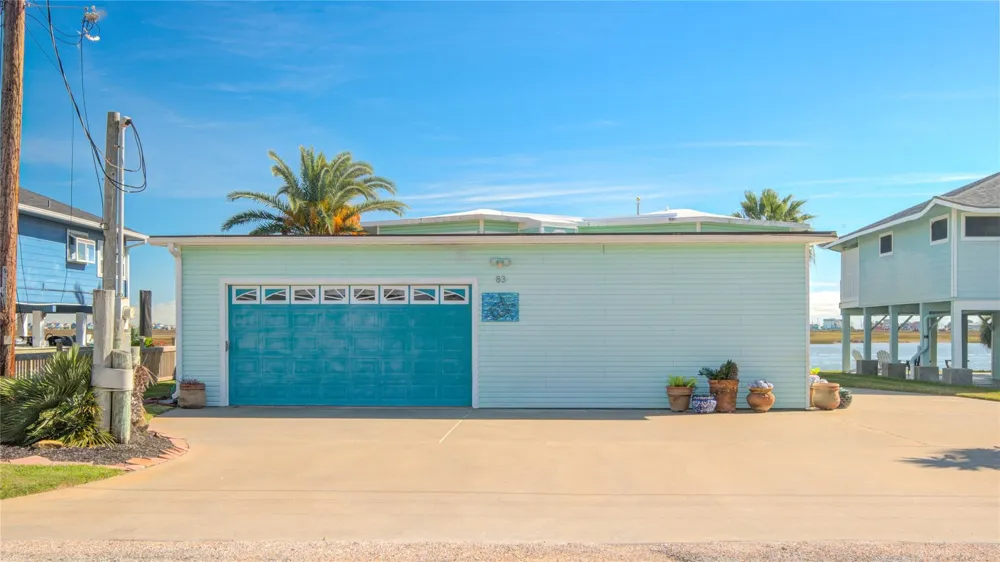 83 Dolphin Lane Freeport, TX 77541