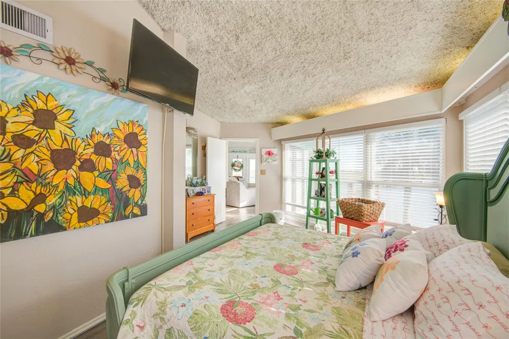 83 Dolphin Lane Freeport, TX 77541