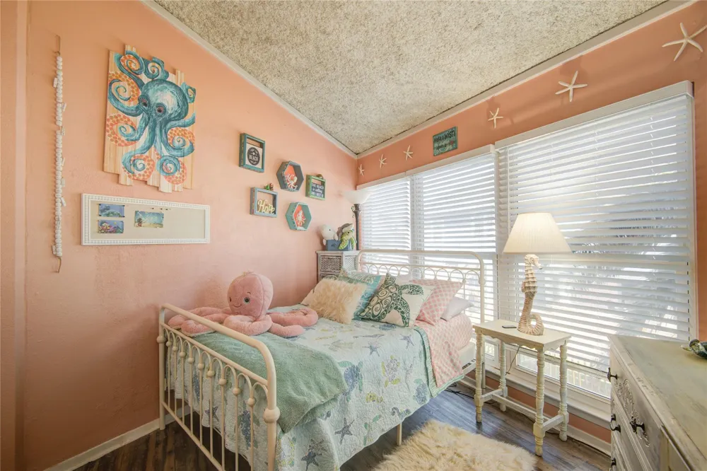 83 Dolphin Lane Freeport, TX 77541