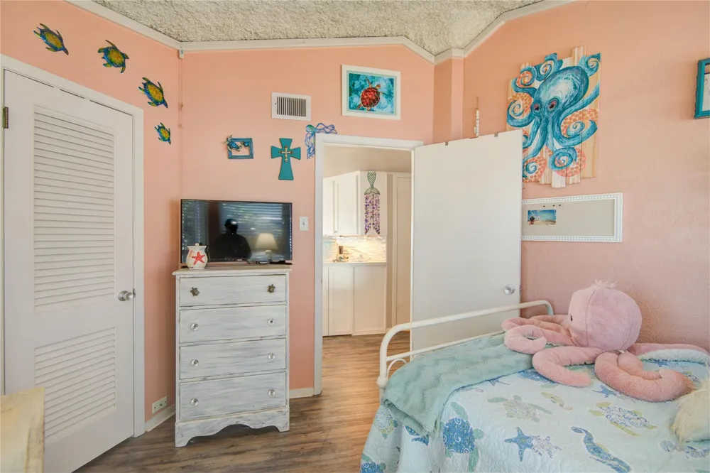 83 Dolphin Lane Freeport, TX 77541