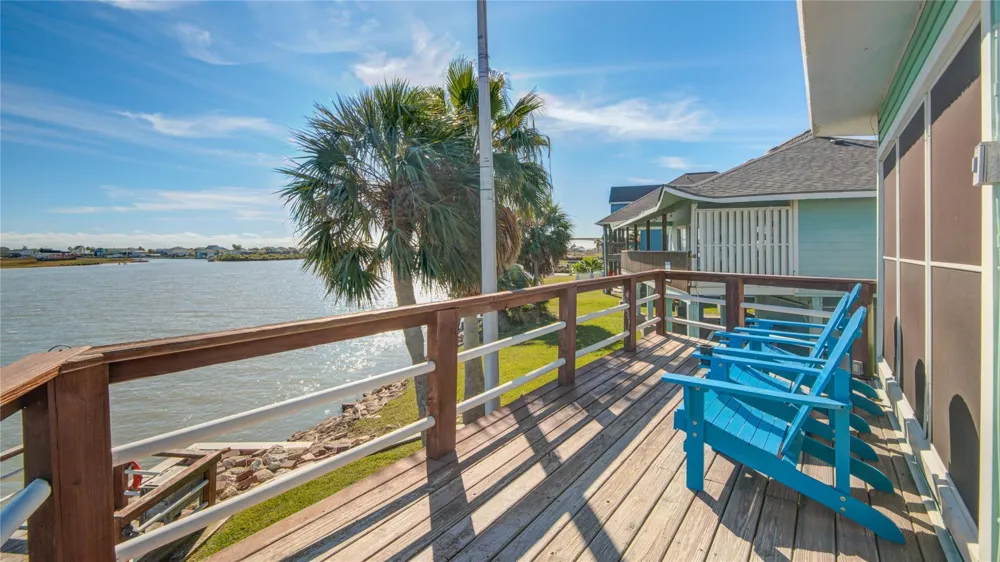 83 Dolphin Lane Freeport, TX 77541