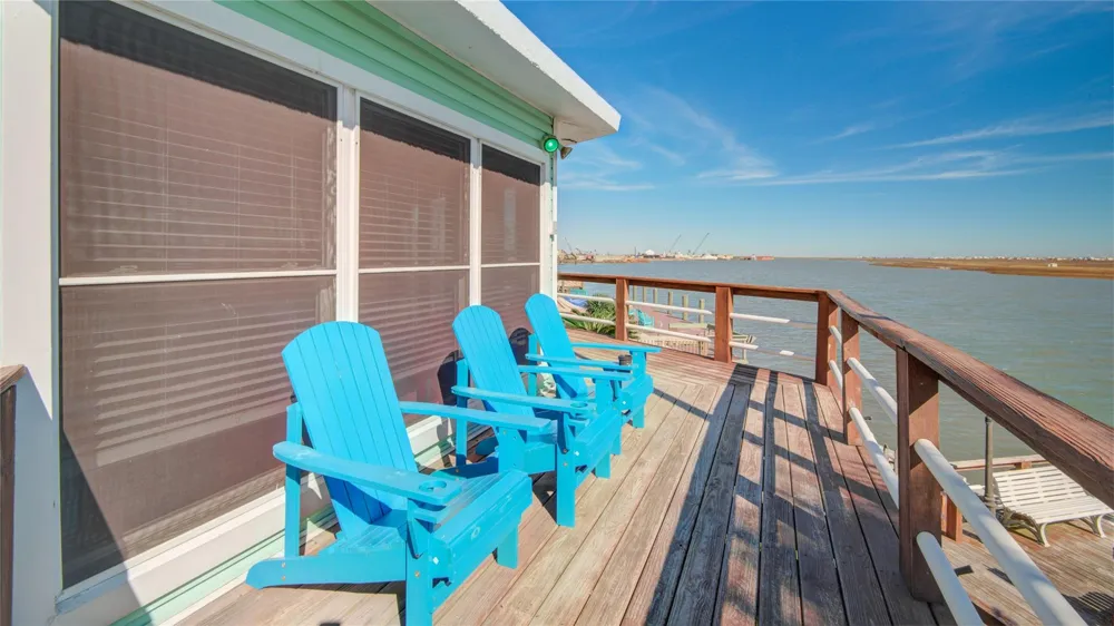 83 Dolphin Lane Freeport, TX 77541